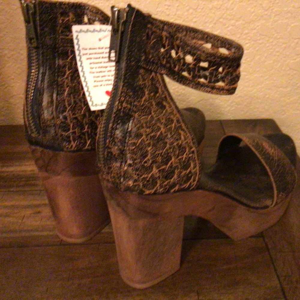 Sbicca Vintage Collection - Daytrip Platform Heels Brown Distressed Leather - Picture 8 of 9